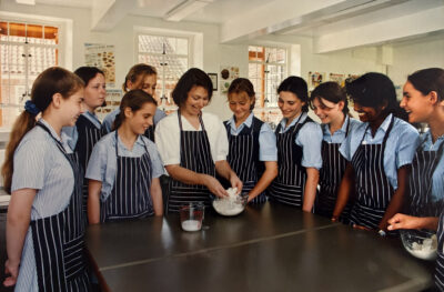 students learning a recipe to bake